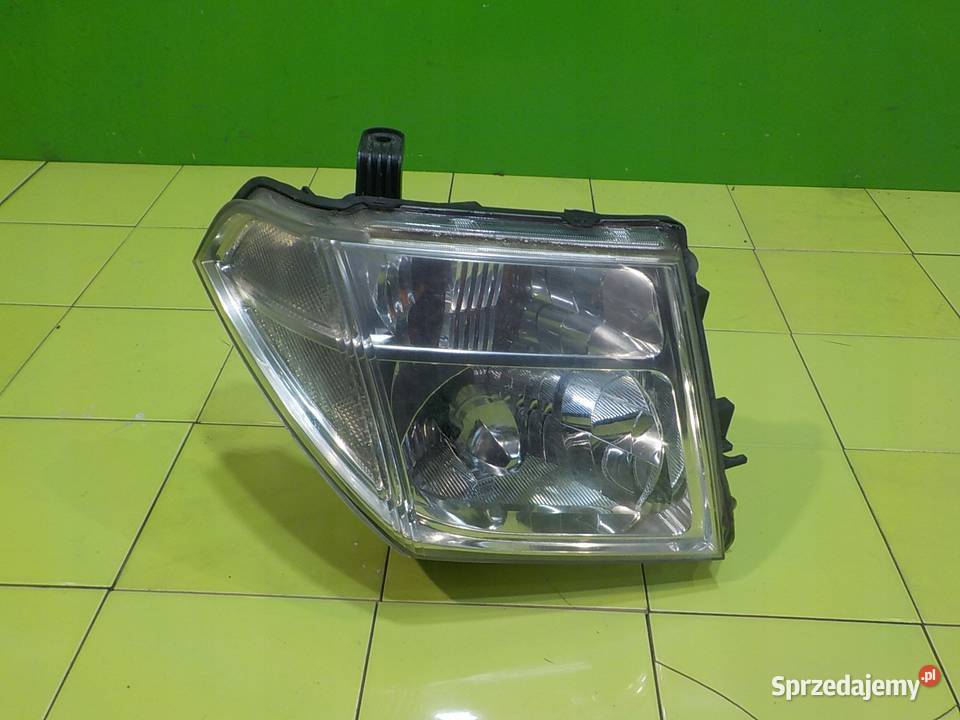 NISSAN PATHFINDER 25 D4 07r 5D XENON lampa prawa Suków