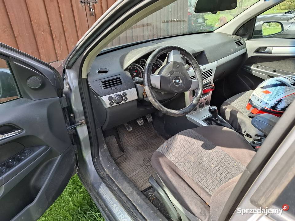 Opel Astra H Kombi 17 CDTI 2005 manualna Butryny