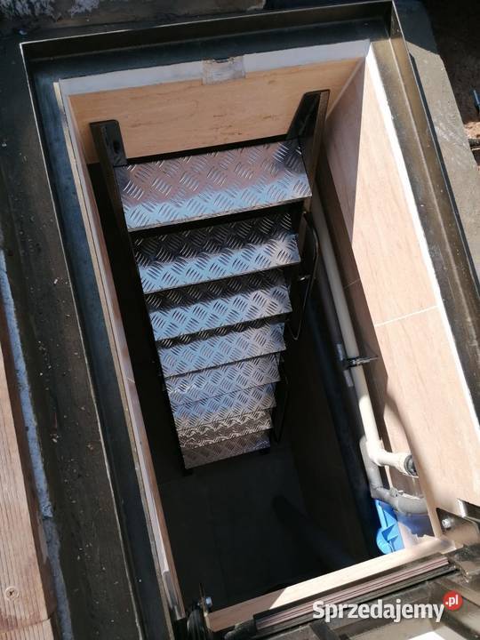 Schody metalowe do piwnicy