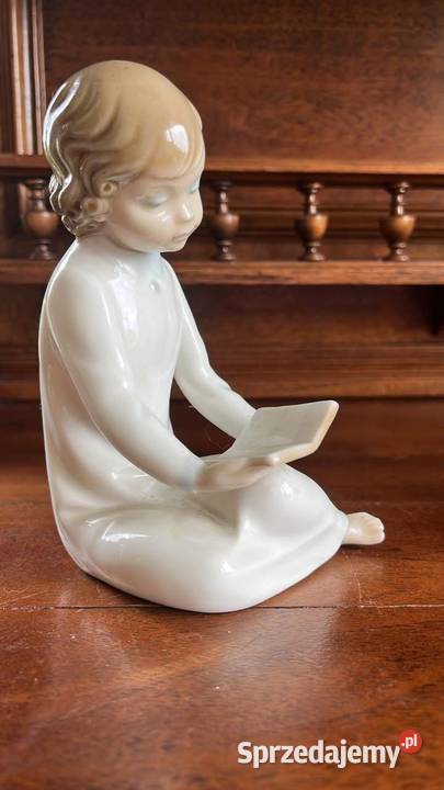 Chłopiec czytający książkę Zaphir Lladro Gdańsk