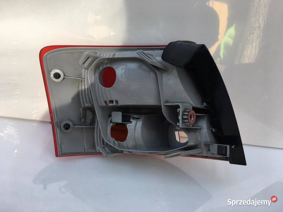 AUDI A4 8E9 KOMBI PRAWA LAMPA TYŁ wielkopolskie Ostroróg