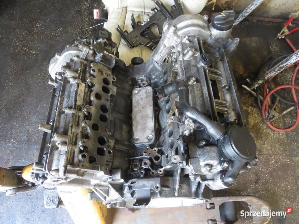 SILNIK CHRYSLER 300C JEEP WK MERCEDES 30 CRD