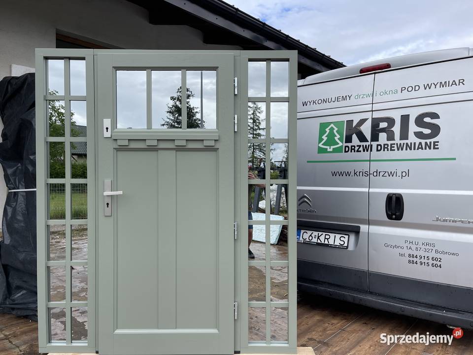 Drzwi zewnętrzne drewniane z doświetlami w Grzybno