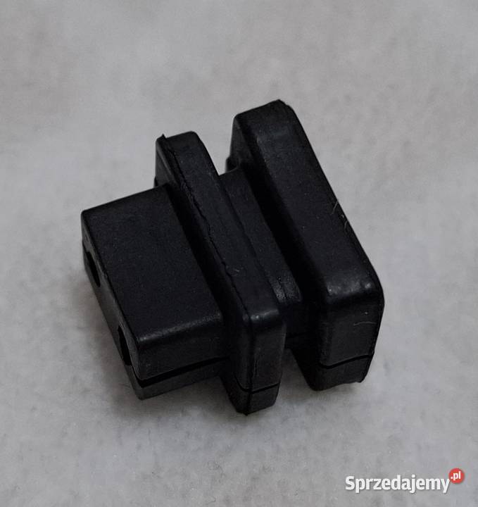 Przelotka przewodów zasilania silnika do