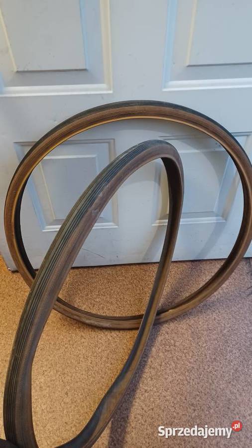 Pelikan rower PRL rama Passat opony