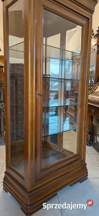 Piękna witrynaserwantka ludwikowska orzechsklep