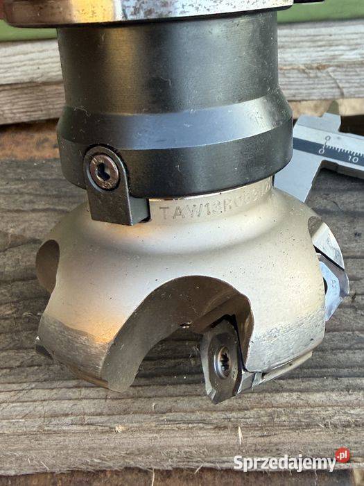 Frez czołowy 75 mm z płytkami na oprawce SK40