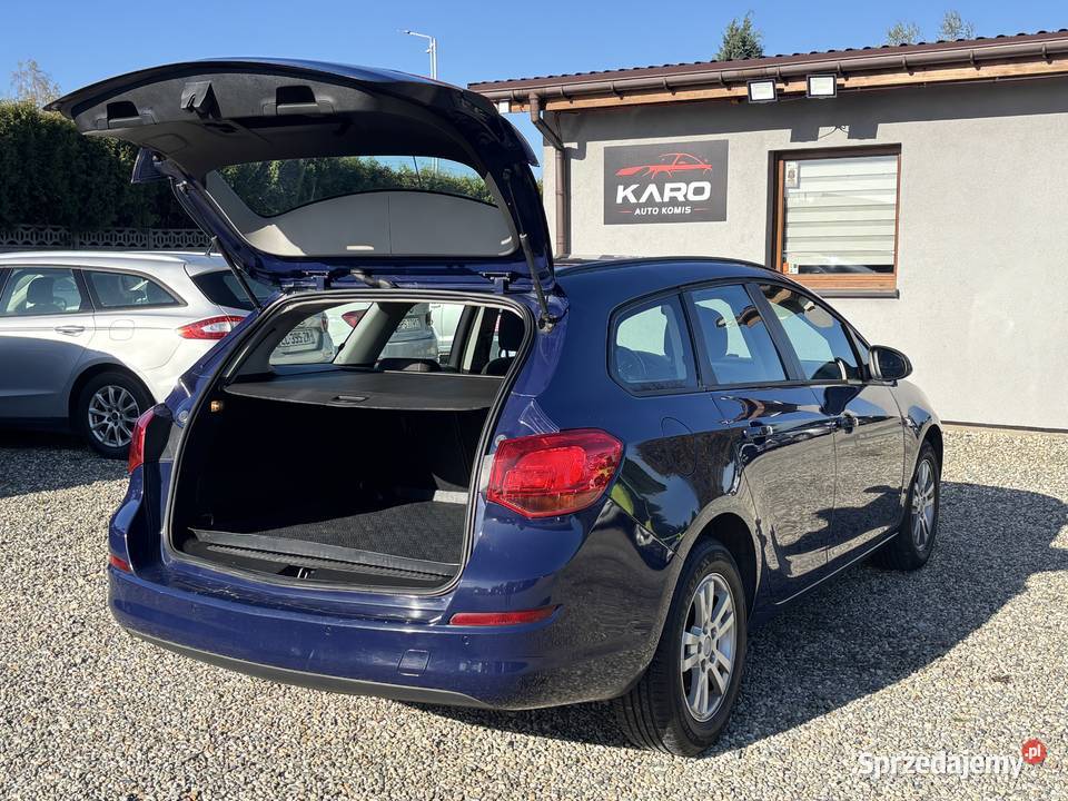 Opel Astra nieuszkodzony