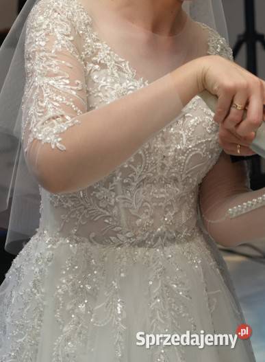 Suknia ślubna A pięknie zdobiona Warszawa