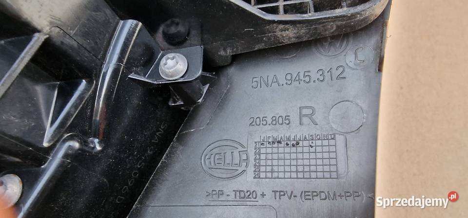 VW TIGUAN II 5NA LAMPA PRAWA TYŁ TYLNA IDEALNA osobowe Bieleń