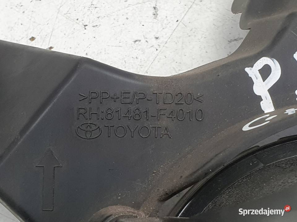 Toyota CHR CHR PRAWY HALOGEN PRZECIWMGIELNY osobowe