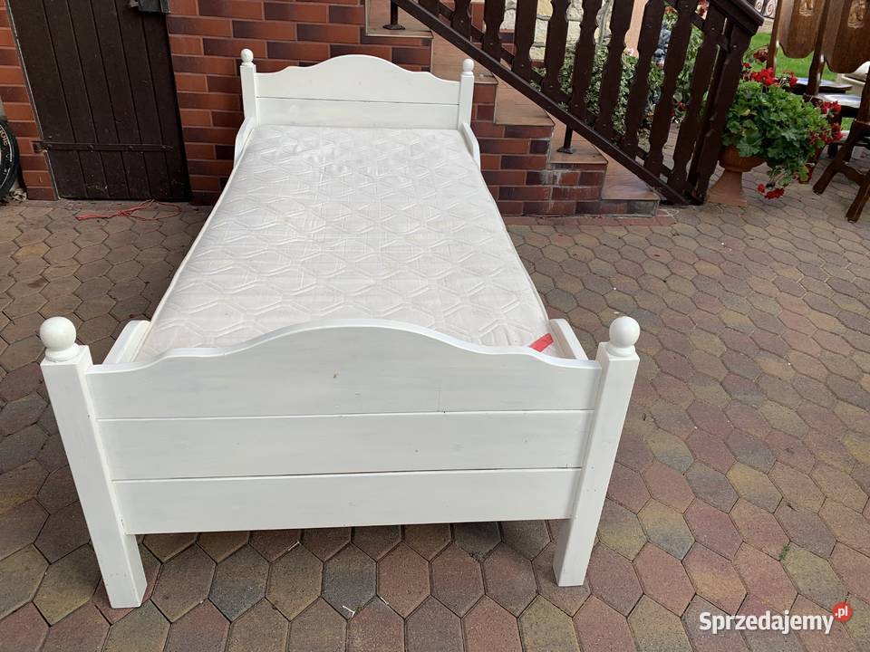 Ładne białe łóżko ze stelażemmeble holenderskie