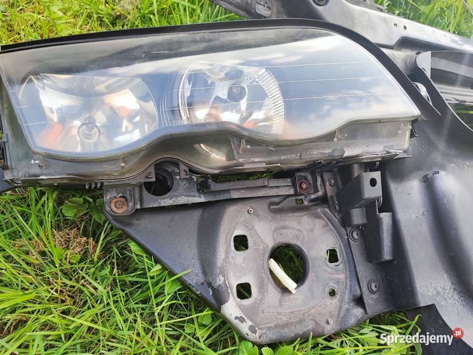 Lampa e 46 przednia lewa delikatne pęknięcie do prawe
