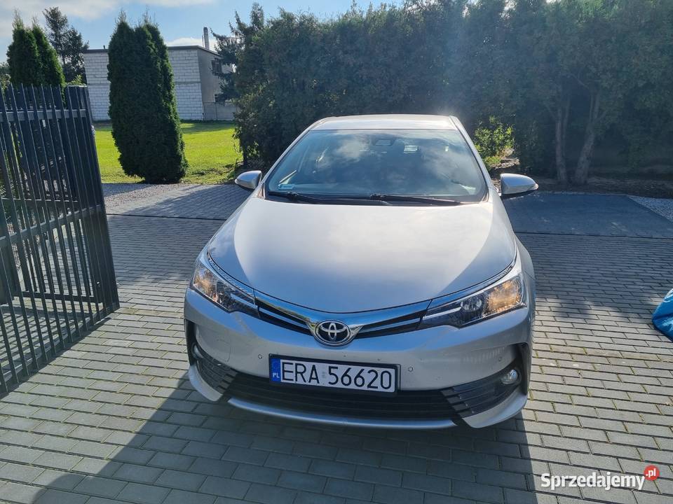 Sprzedam Toyote Corolle 16 benzyna 2017r 132 kupiony w Polsce