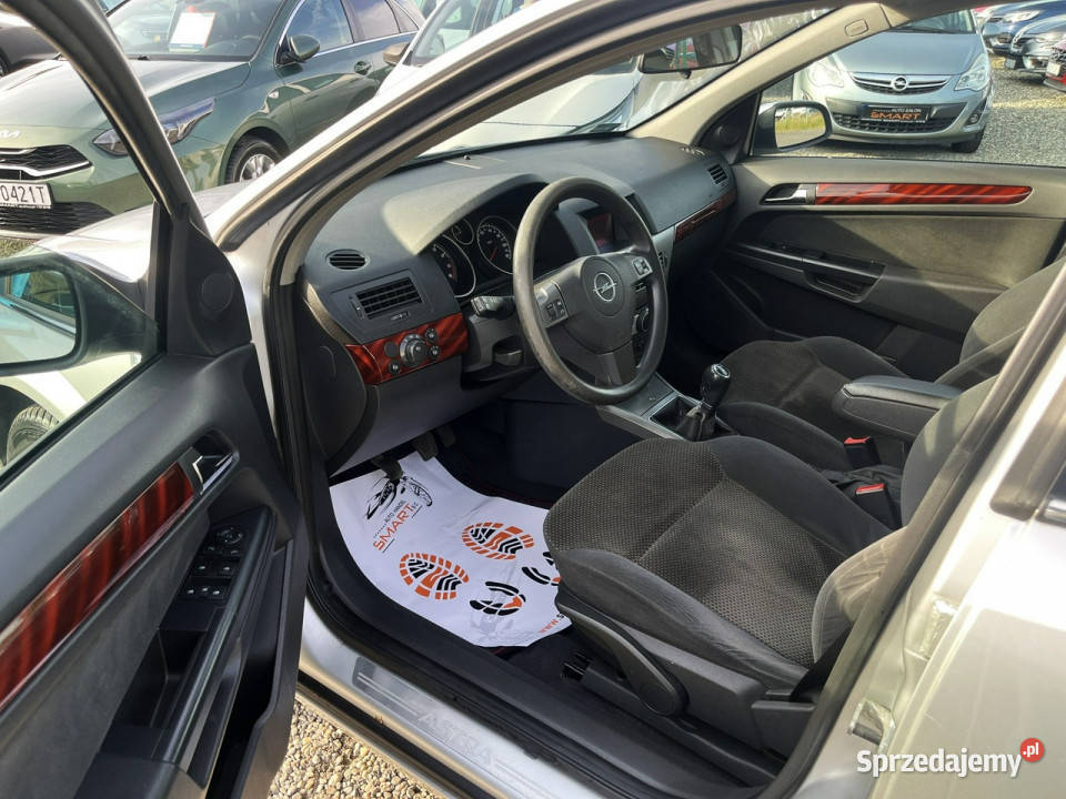 Opel Astra 16 benzyna Sprawny Nowe Opony H gniazdo USB Rydułtowy
