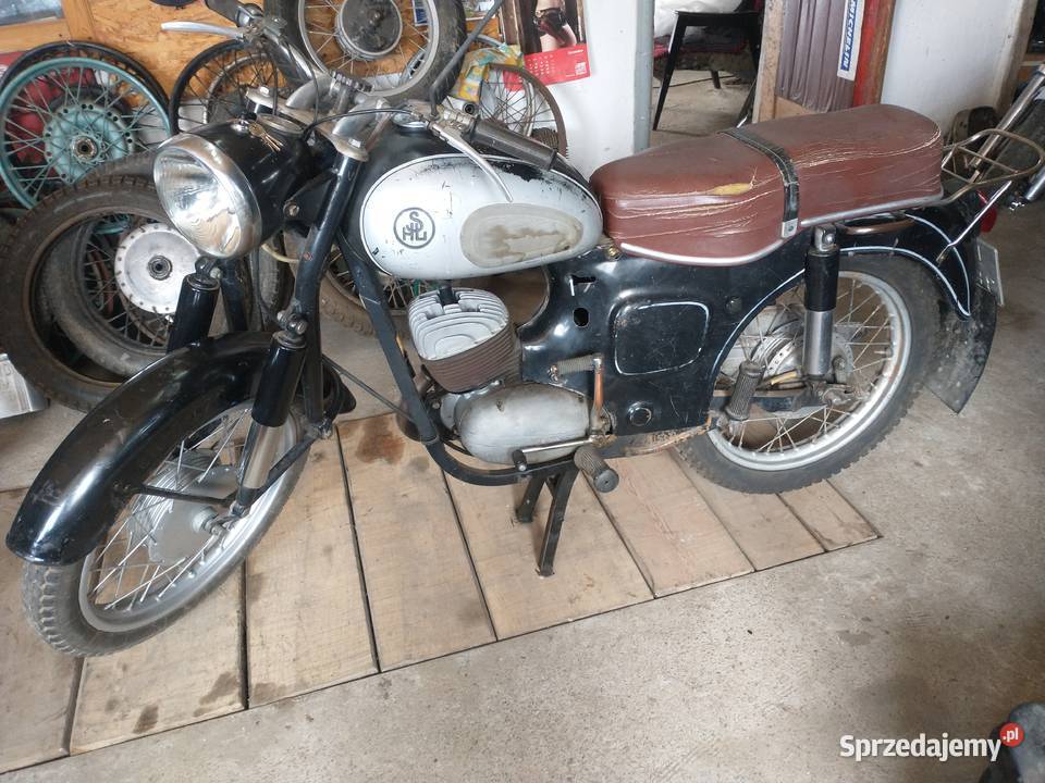 SHL M11 z 1963 roku z dokumentami turystyczny Nowy Folwark