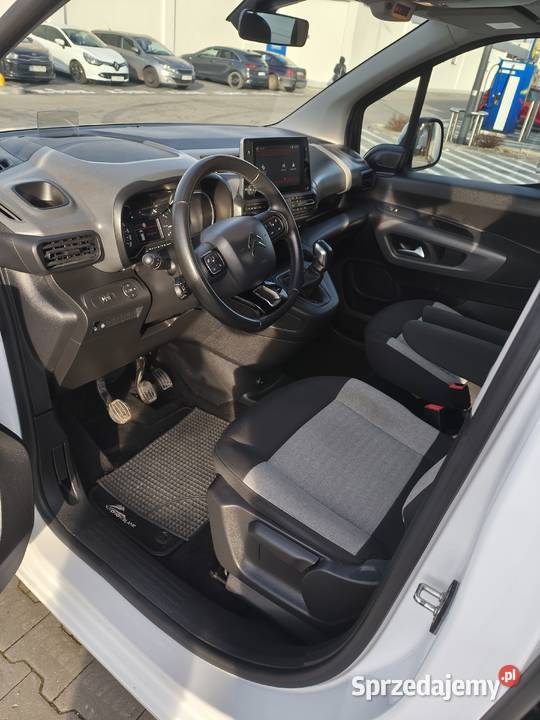 Niezniszczony Citroen Berlingo 15 diesel światła przeciwmgielne Berlingo