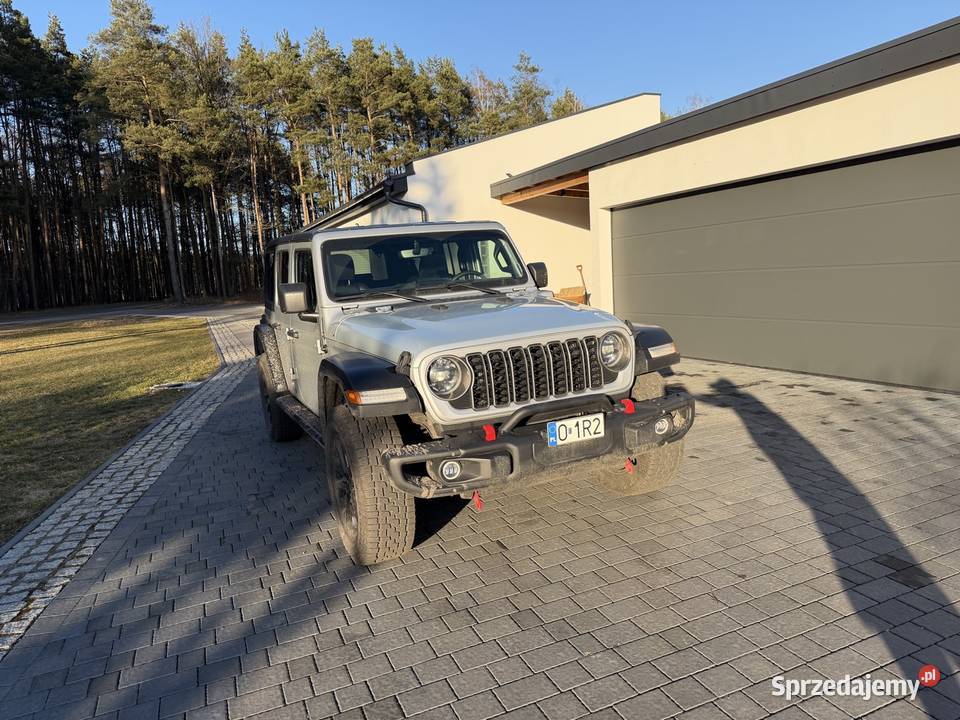 Jeep Wrangler JL 4XE 2023 srebrny Olesno