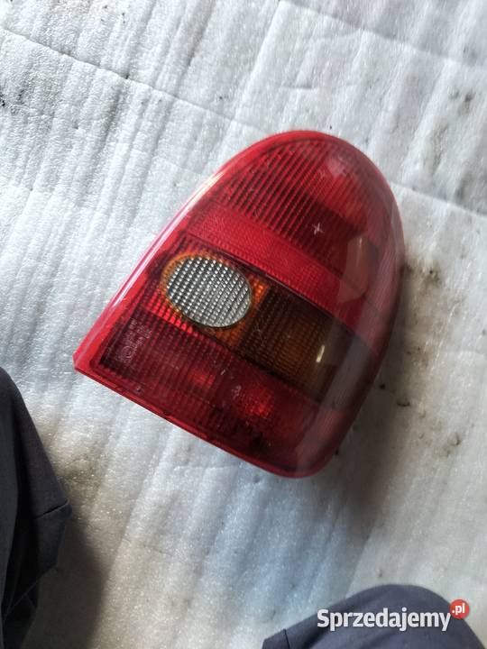 CORSA B LAMPA TYŁ PRAWA Kamień-Kolonia