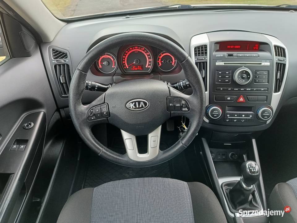 Kia Ceed kompakt 16 CRDI 6 biegów lakier metallic Podkonice Miejskie