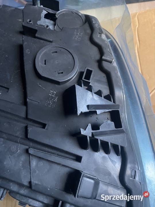 REFLEKTOR LAMPA PRAWA MERCEDES SLK AMG W172 BI Oświetlenie Pieszyce sprzedam