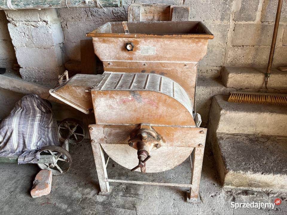 Śrutownik młynek do zboża nieuszkodzony Sierosławice