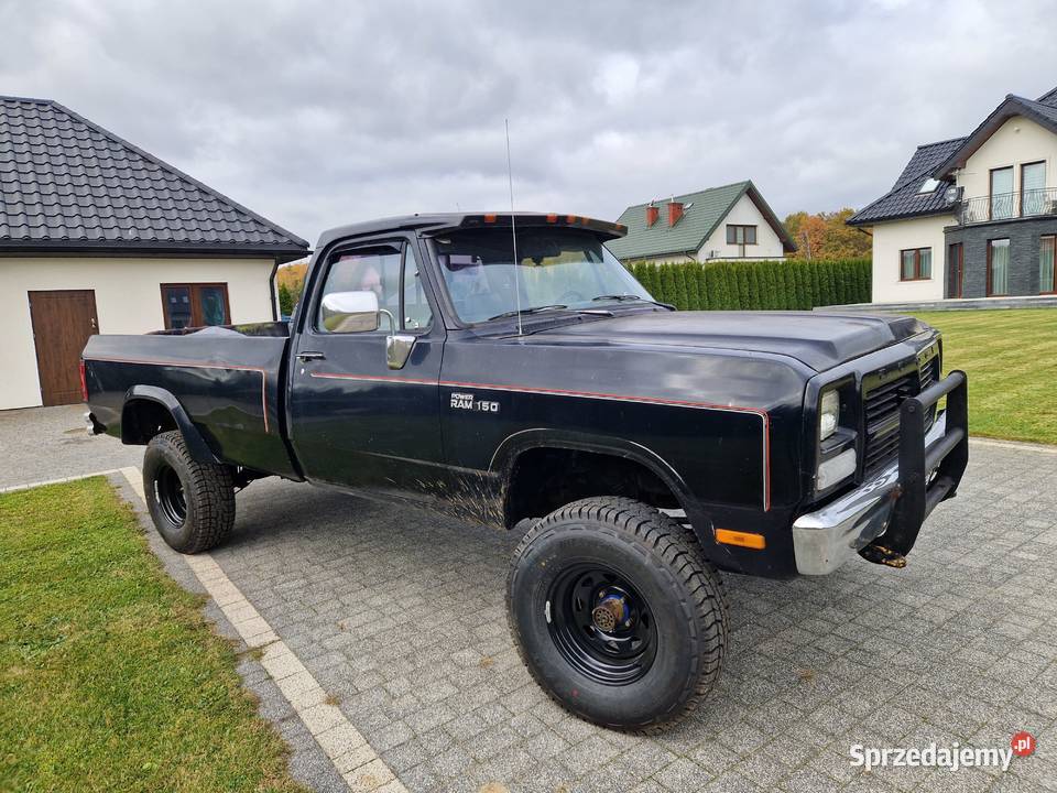 Dodge Ram D150 4x4 52 v8 90r