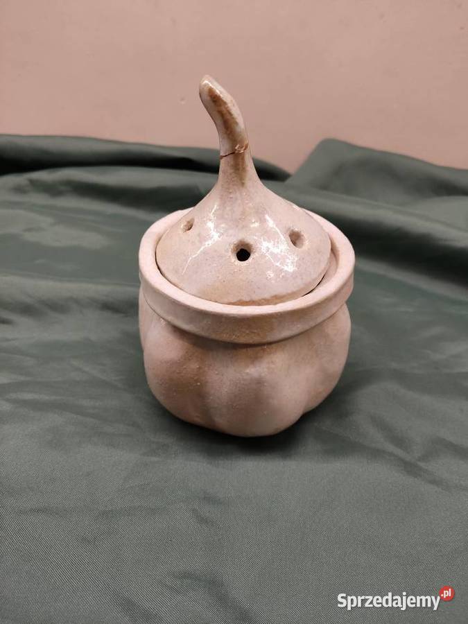 Ceramiczny pojemnik na czosnek beżowy opolskie Głuchołazy
