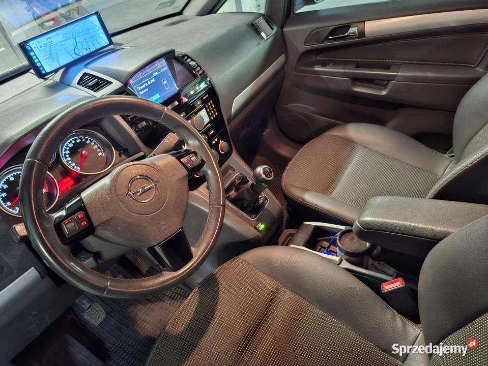 Opel ZAFIRA 18 140 GAZ 2009r wersja 7os Polift Piaseczno sprzedam