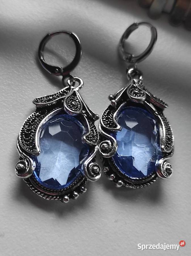 Kolczyki w ozdobnej oprawie vintage Kołobrzeg