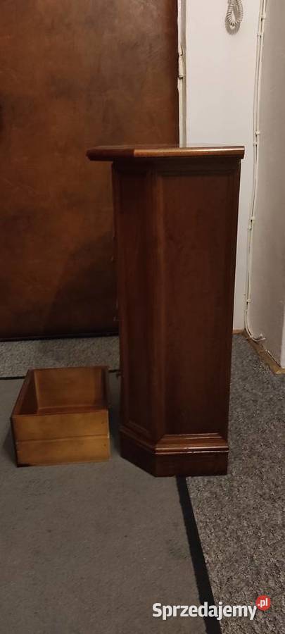 komoda mała z czterema szufladami w kolorze Warszawa