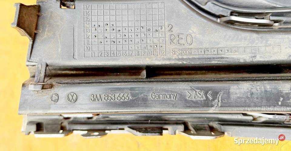 KRATKA ZDERZAKA R PRAWA VW PASSAT B7 3AA853666 Radom