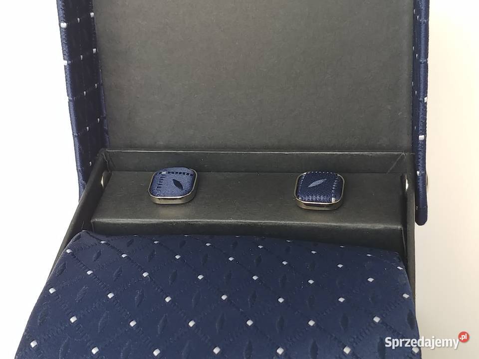 Krawat ze spinkami do koszuli w eleganckim Warszawa