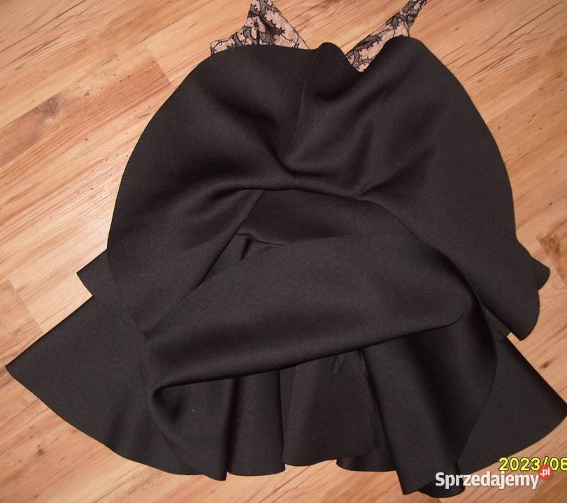 Rozkloszowana FORTI NOWA sukienka z koronką i Rawicz