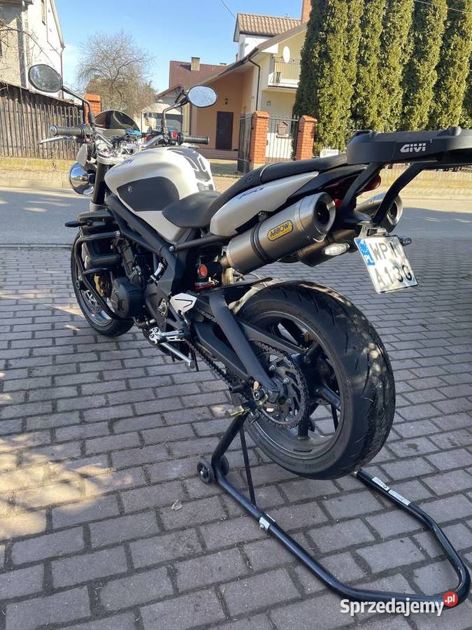 Triumph Street Triple 675 salon dodatki stan