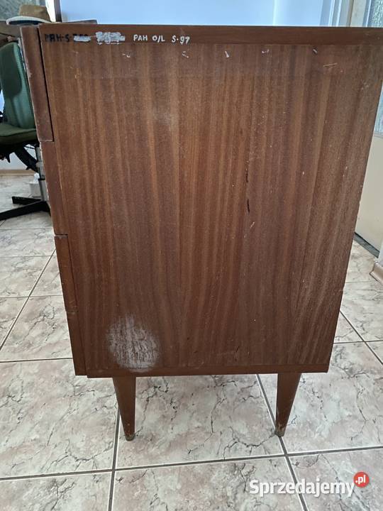 2 Komody z szufladami lata 6070 sprzedam