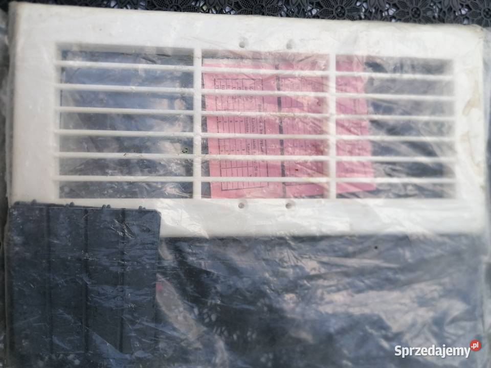Kratka wentylacyjna z żaluzją stałą 30x14biała Łódź