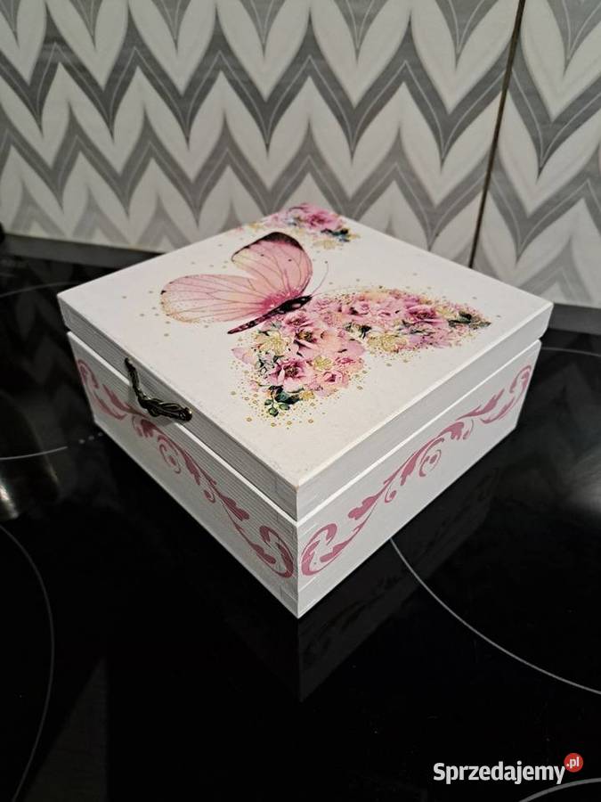 Szkatułka z motylem decoupage