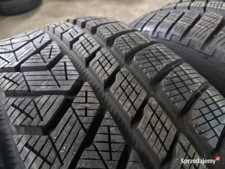 4x Opona nieużywana zimowa 29545R20 PIRELLI 489 Zaścianki