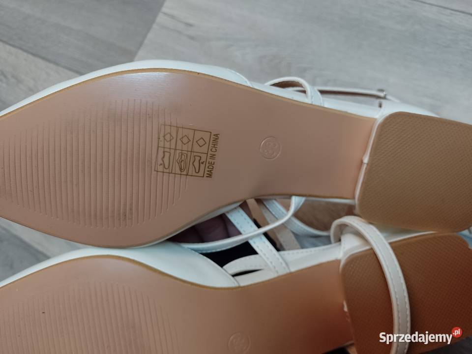 38 Zmysłowe białe baleriny wieczorowe z Kraków