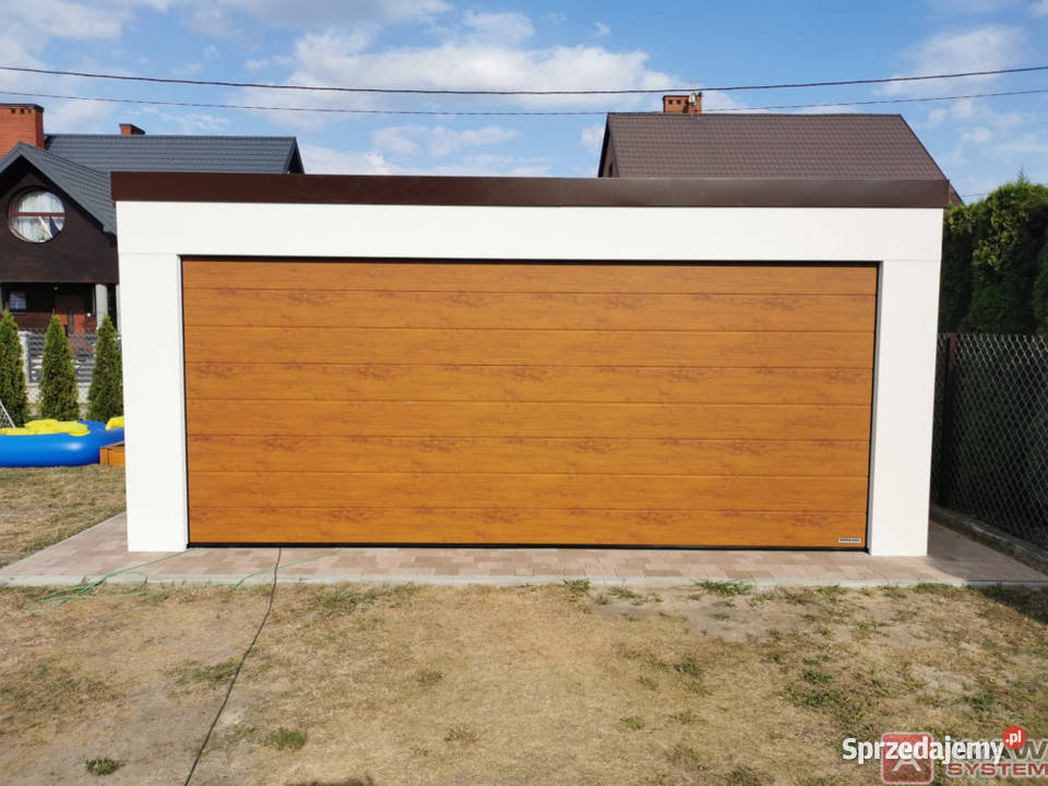 Garaż tynkowany OCIEPLANY