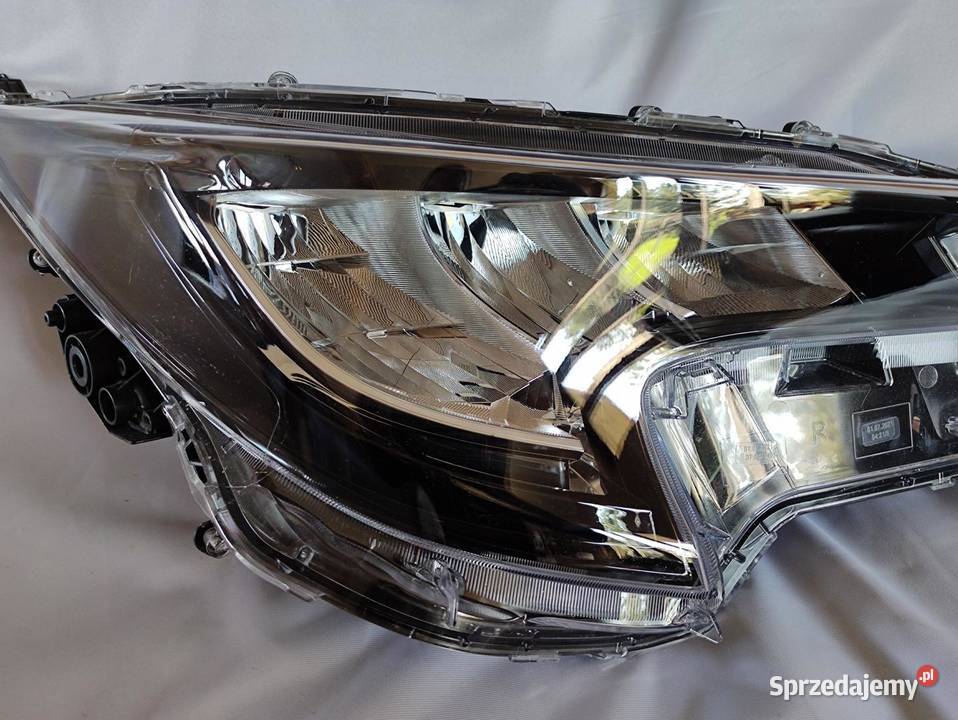 LAMPA LED PRAWY PRZÓD COROLLA E210 8111002S70 osobowe wielkopolskie