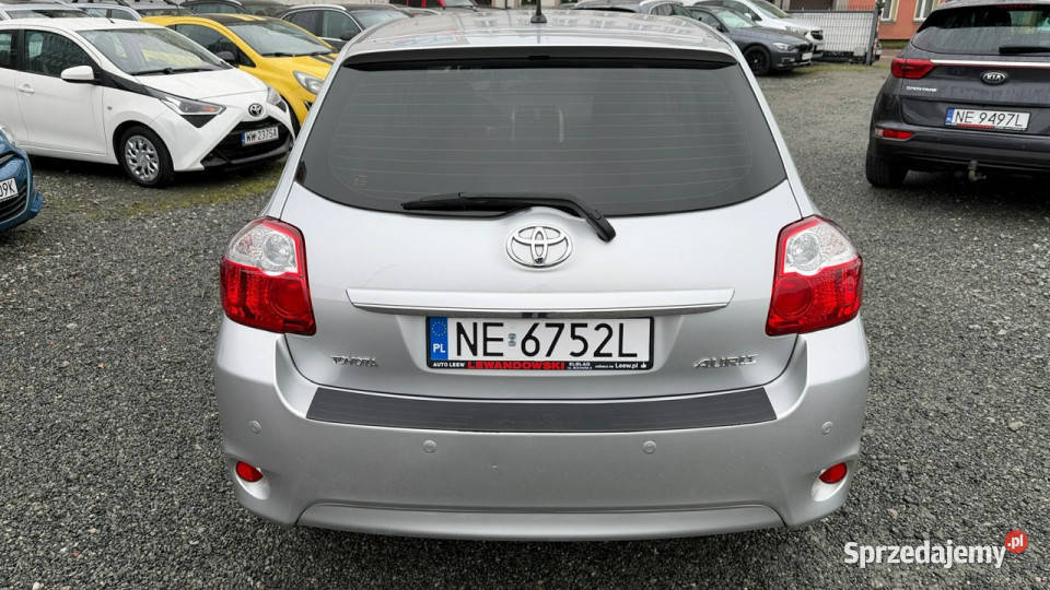 Toyota Auris 16 Benzyna Zarejestrowany światła przeciwmgielne Auris sprzedam