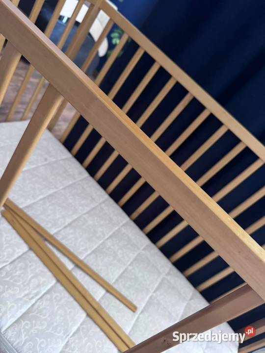 Drewniane łóżeczko dziecięce regulowane trzy lubelskie sprzedam