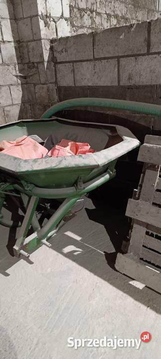 Rozsiewacz do nawozu nieuszkodzony Rudno