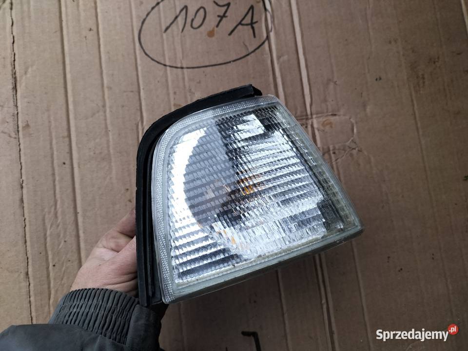 AUDI 80B4 KIERUNKOWSKAZ MIGACZ PRAWY Kamień-Kolonia
