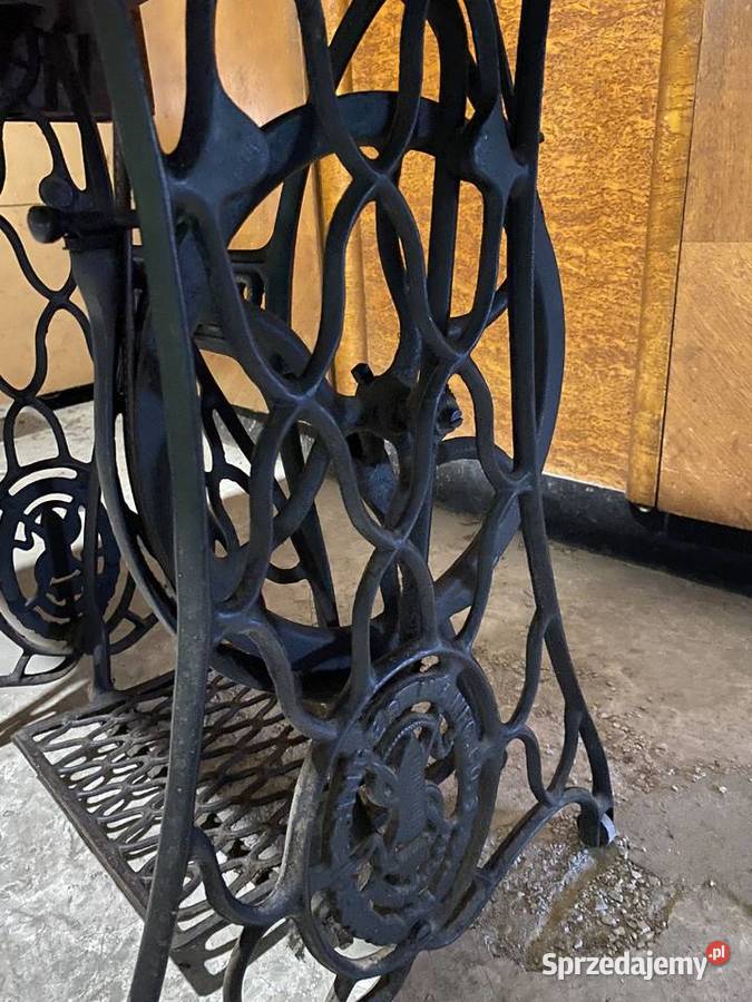 Maszyna do szycia ze stolikiem SINGER Łódź