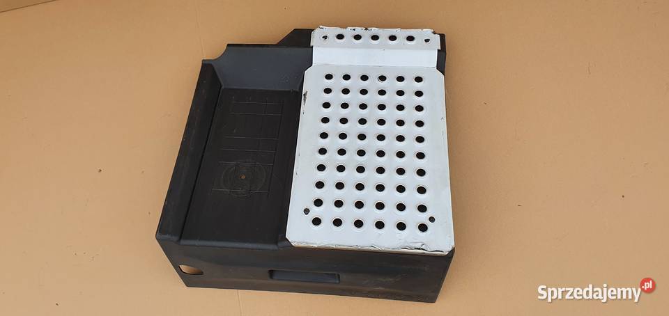 VOLVO FH4 POKRYWA AKUMULATORÓW PODEST lubuskie Bieleń sprzedam