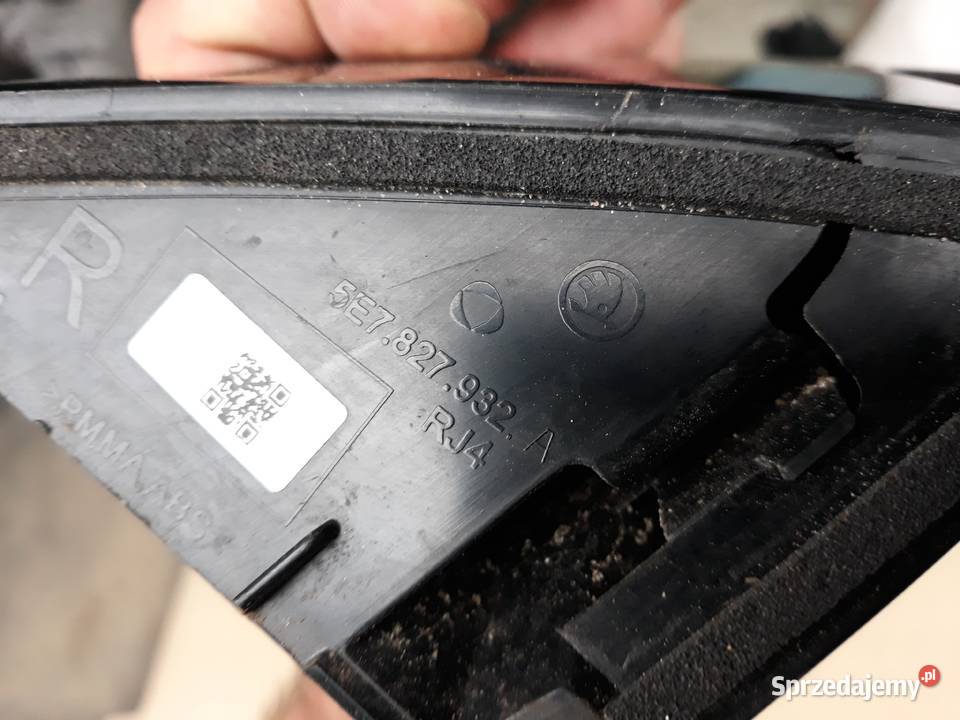 SKODA OCTAVIA 4 IV LISTWA KLAPY BAGAŻNIKA TYŁ Międzychód