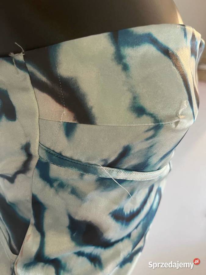 Sukienka z rozcięciem Bershka rozmiar S Bershka Tuszyn